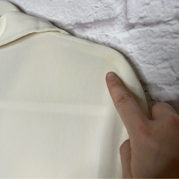 Amaranto Ivory Button Down Long Sleeve Women’s Blouse - Picture 12 of 15